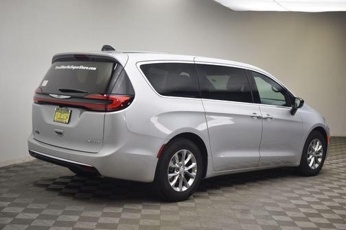 Silver Mist Clearcoat 2026 Chrysler Pacifica Limited