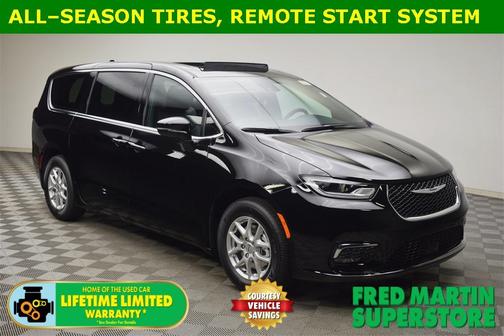 2025 Chrysler Pacifica Select