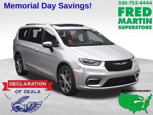 Silver Mist Clearcoat 2026 Chrysler Pacifica Pinnacle