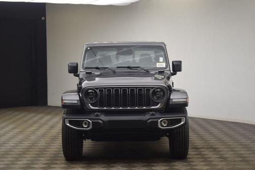 Granite Crystal Clearcoat Metallic 2026 Jeep Gladiator Sport