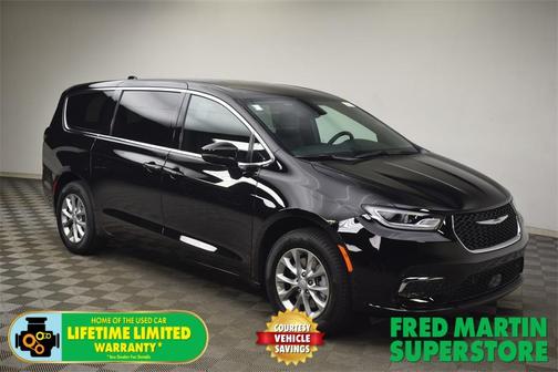 2025 Chrysler Pacifica Select