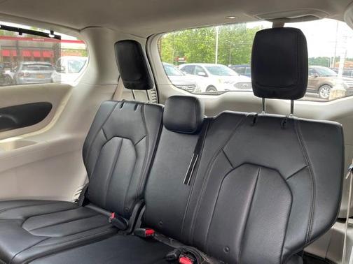 2018 Chrysler Pacifica Touring-L
