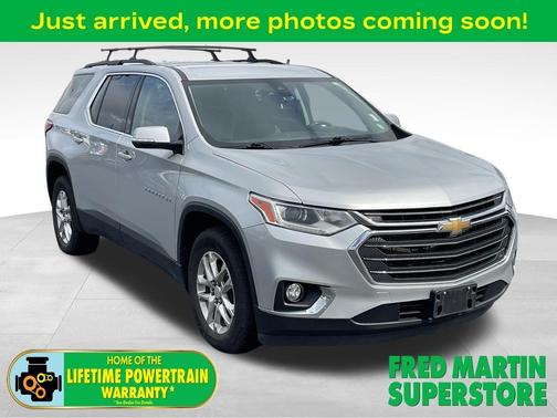 Silver Ice Metallic 2020 Chevrolet Traverse LT Cloth