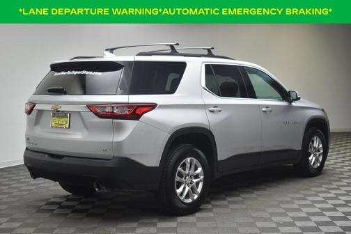 Silver Ice Metallic 2020 Chevrolet Traverse LT Cloth