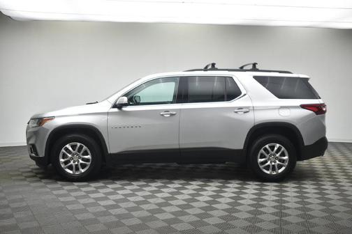 Silver Ice Metallic 2020 Chevrolet Traverse LT Cloth