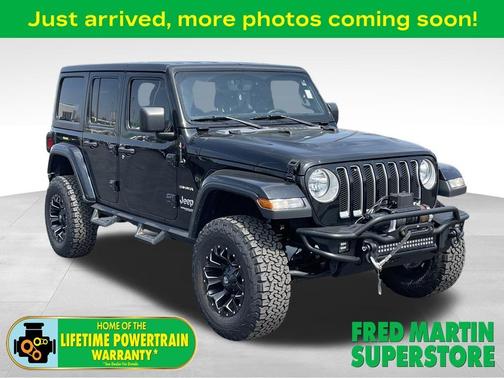 Black Clearcoat 2019 Jeep Wrangler Unlimited Sahara