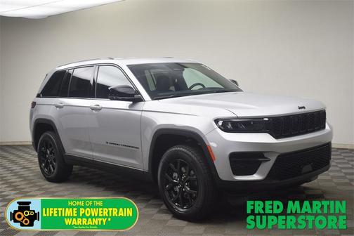 2025 Jeep Grand Cherokee Laredo