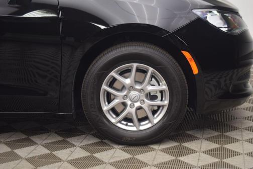 2026 Chrysler Voyager LX