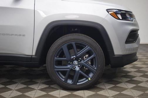Silver Zynith 2026 Jeep Compass Latitude