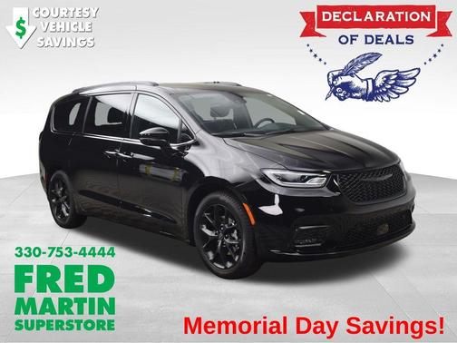 Diamond Black 2026 Chrysler Pacifica Select