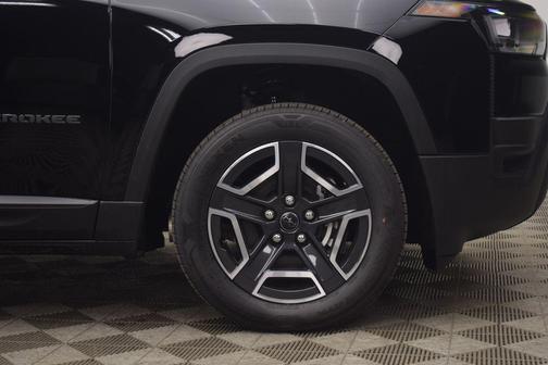 Diamond Black 2026 Jeep Cherokee LAREDO/LIMITED