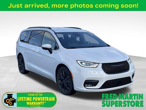 2023 Chrysler Pacifica Touring-L
