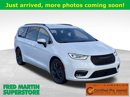 2023 Chrysler Pacifica Touring-L