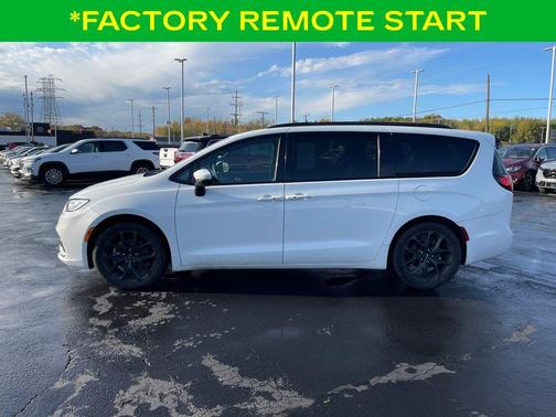2023 Chrysler Pacifica Touring-L