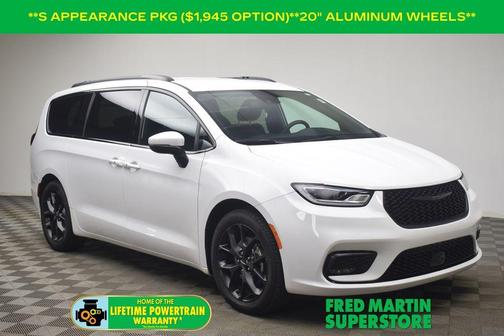 2023 Chrysler Pacifica Touring-L