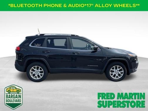 Brilliant Black Crystal Pearlcoat 2016 Jeep Cherokee Latitude