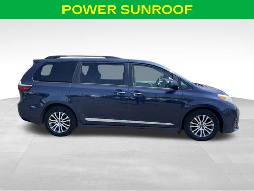Pearl 2018 Toyota Sienna XLE
