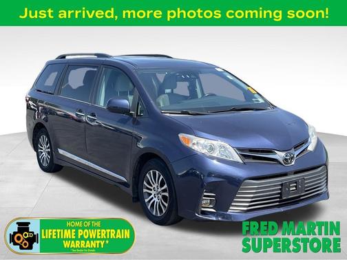 Pearl 2018 Toyota Sienna XLE