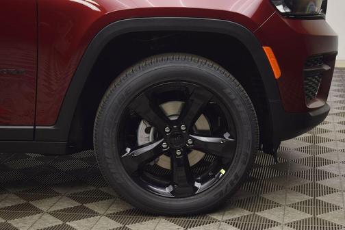 2025 Jeep Grand Cherokee Laredo