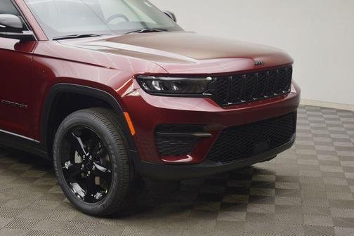 2025 Jeep Grand Cherokee Laredo