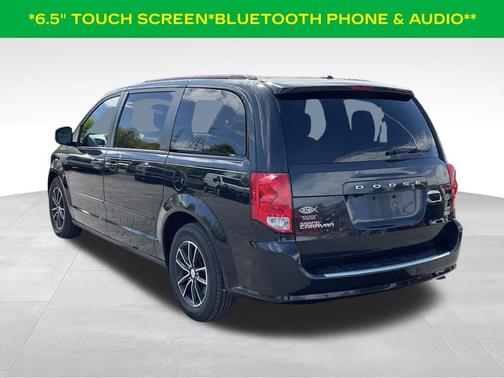 Brilliant Black Crystal Pearlcoat 2017 Dodge Grand Caravan GT