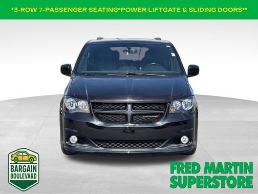 Brilliant Black Crystal Pearlcoat 2017 Dodge Grand Caravan GT