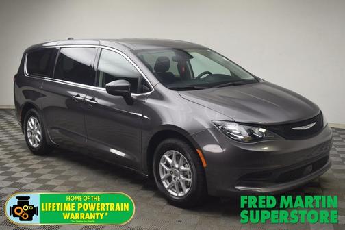 2023 Chrysler Voyager LX