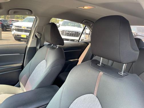Midnight Black Metallic 2018 Toyota Camry LE