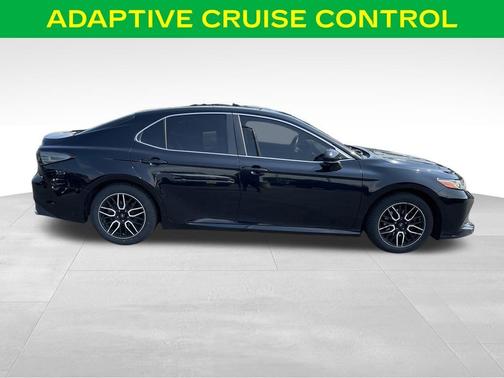 Midnight Black Metallic 2018 Toyota Camry LE