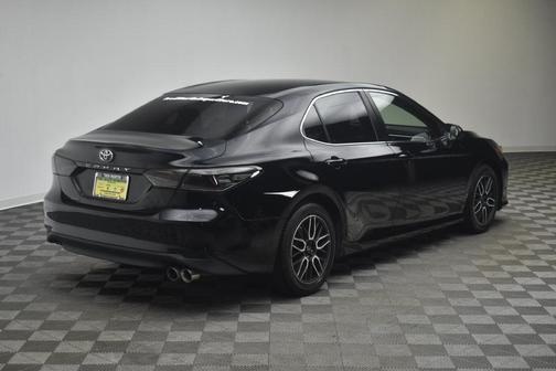 Midnight Black Metallic 2018 Toyota Camry LE
