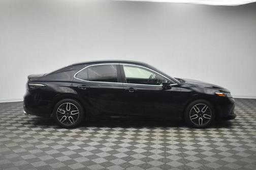 Midnight Black Metallic 2018 Toyota Camry LE