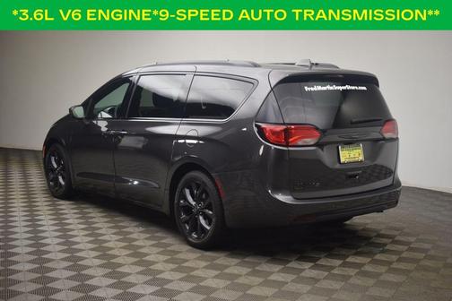 Granite Crystal Clearcoat Metallic 2019 Chrysler Pacifica Limited