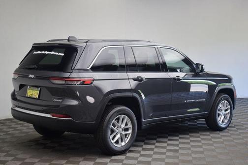 Metallic 2026 Jeep Grand Cherokee Laredo