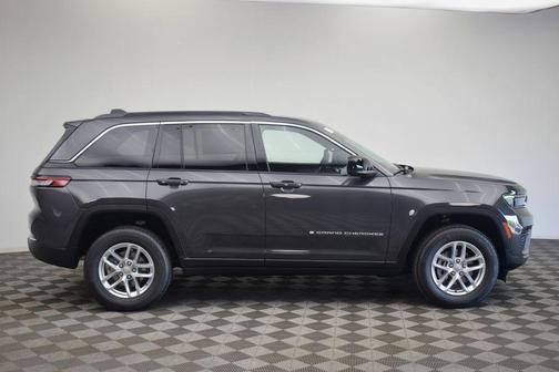 Metallic 2026 Jeep Grand Cherokee Laredo