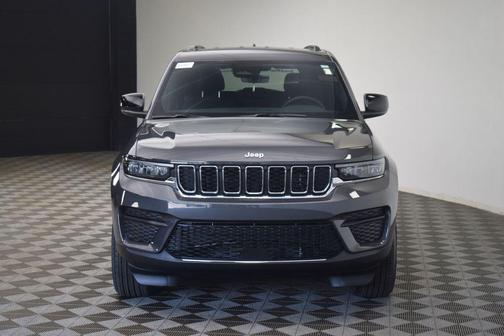 Metallic 2026 Jeep Grand Cherokee Laredo