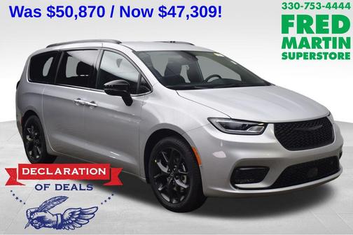 Silver Mist Clearcoat 2026 Chrysler Pacifica Select