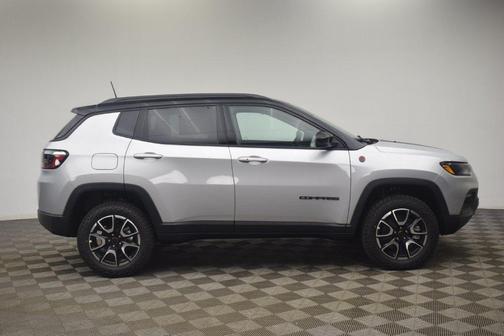 Silver Zynith 2026 Jeep Compass Trailhawk