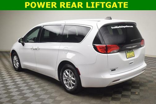 2023 Chrysler Voyager LX