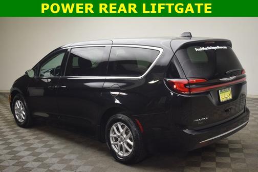 2023 Chrysler Pacifica Touring-L
