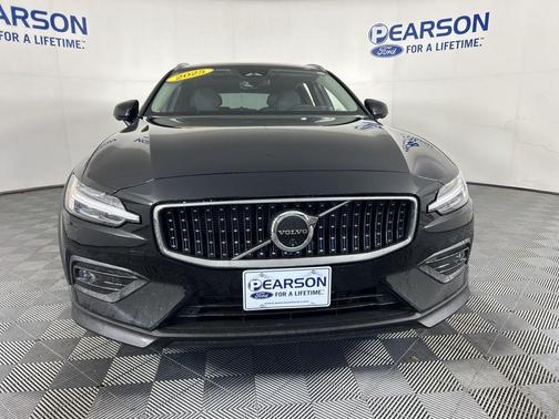 2025 Volvo V60 Cross Country B5 Plus