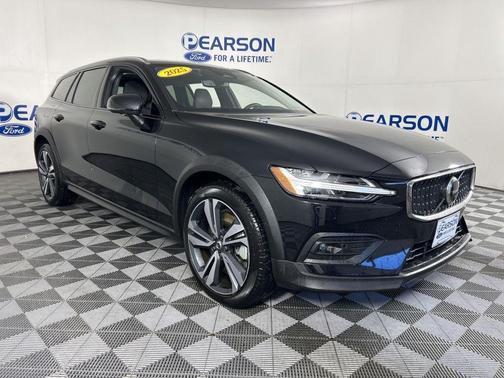 2025 Volvo V60 Cross Country B5 Plus