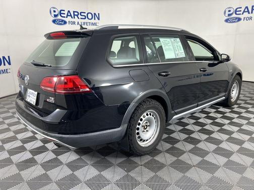 2017 Volkswagen Golf Alltrack TSI S