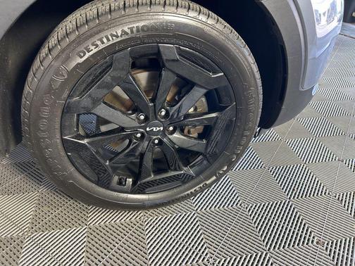Everlasting Silver 2024 Kia Telluride S