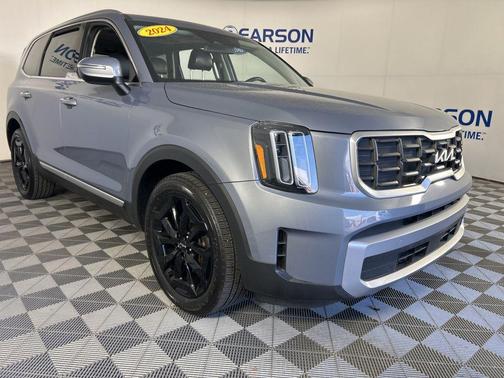 Everlasting Silver 2024 Kia Telluride S