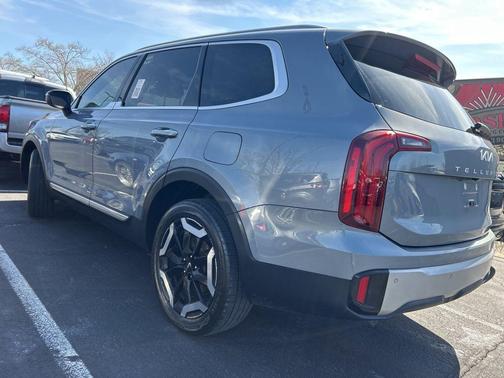 Everlasting Silver 2024 Kia Telluride S