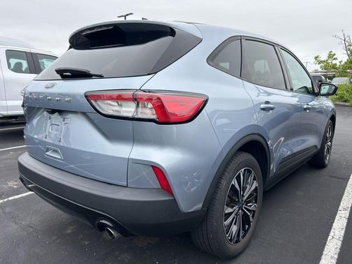 Blue Silver Metallic 2022 Ford Escape SE