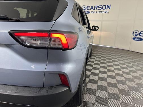 Blue Silver Metallic 2022 Ford Escape SE