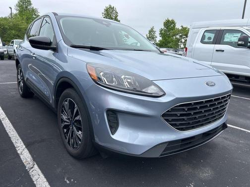 Blue Silver Metallic 2022 Ford Escape SE