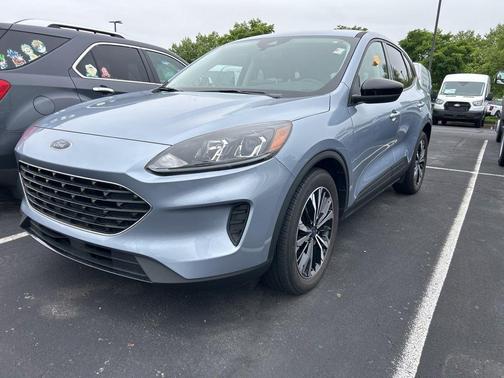 Blue Silver Metallic 2022 Ford Escape SE