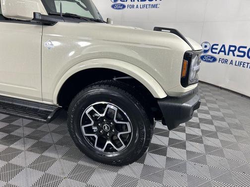 Desert Sand 2026 Ford Bronco Outer Banks